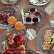 Invitation petit déjeuner pour 2 personnes