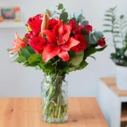 Splendore autunnale: gigli e rose – Immagine 3