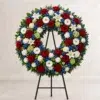 Couronne de fleurs souvenir patriotique rouge blanc bleu sur chevalet